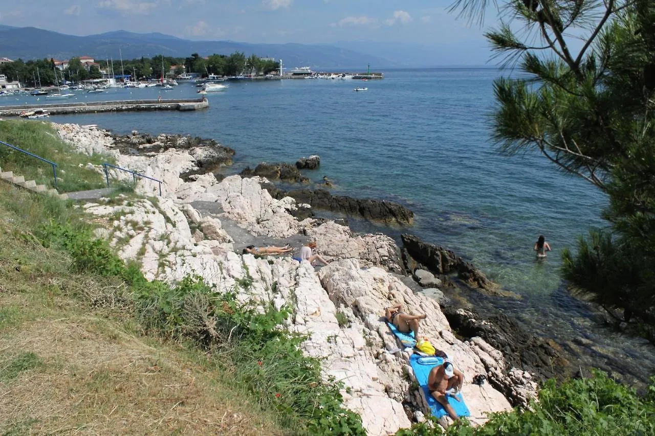 Apartments With A Parking Space Novi Vinodolski - 20006 Croatia